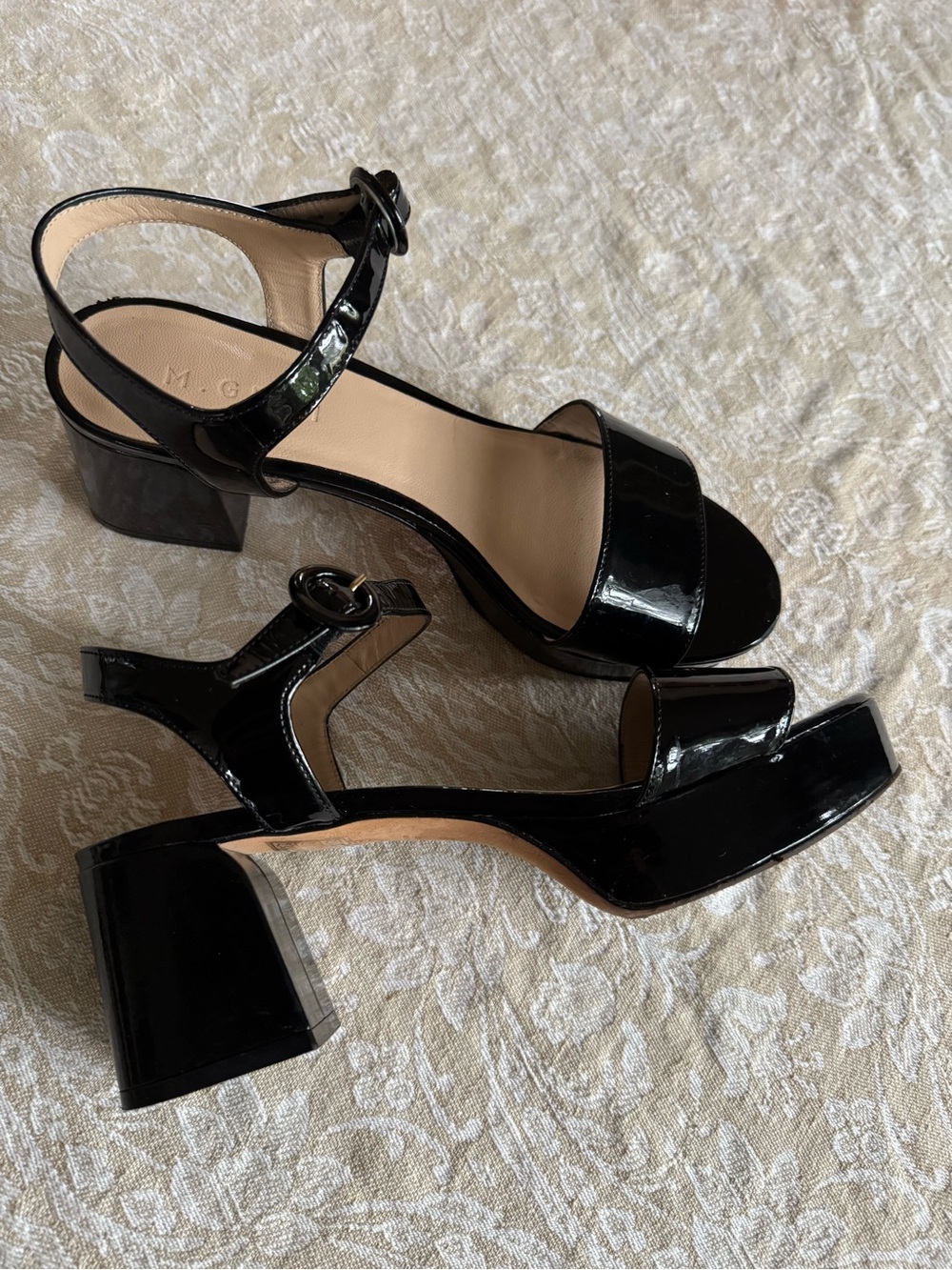 M Gemi Black Patent Fabulous block heel platform sandal size 38 (7-7.5)  ⭐️ - Picture 5 of 9